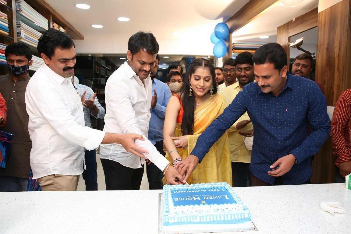 Rashmi Gautam at Lenin House First Anniversary - 3 / 16 photos