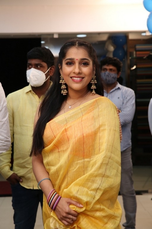 Rashmi Gautam at Lenin House First Anniversary - 9 / 16 photos