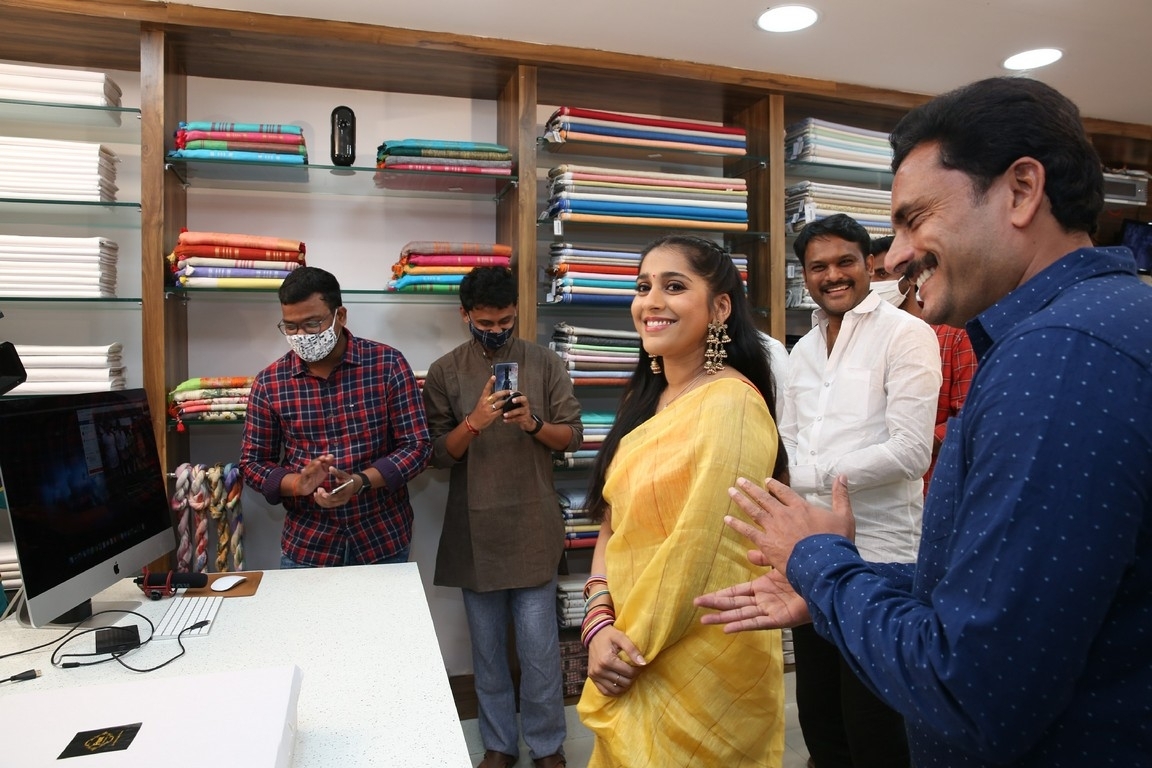 Rashmi Gautam at Lenin House First Anniversary - 14 / 16 photos