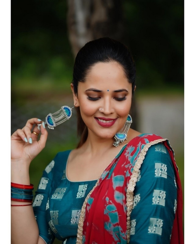 Anasuya Bharadwaj Photos - 1 / 13 photos