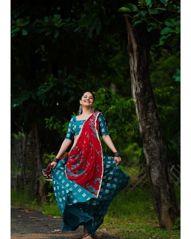 Anasuya Bharadwaj Photos - 4 / 13 photos