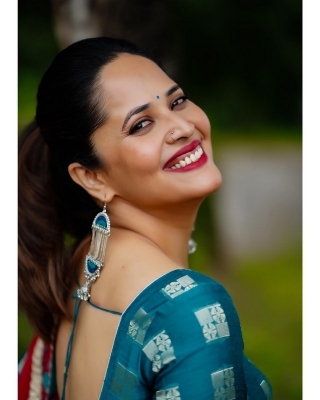 Anasuya Bharadwaj Photos - 7 of 13