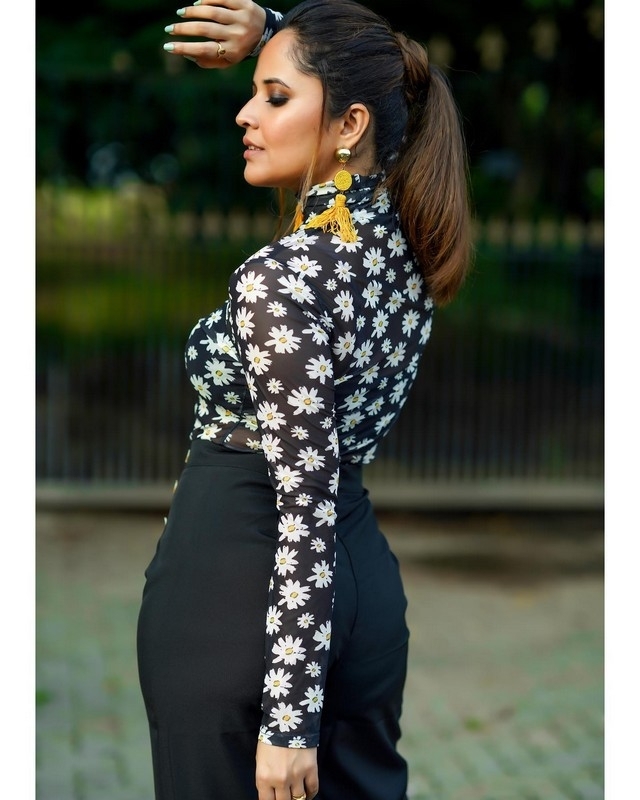 Anasuya Bharadwaj Photos - 2 / 13 photos