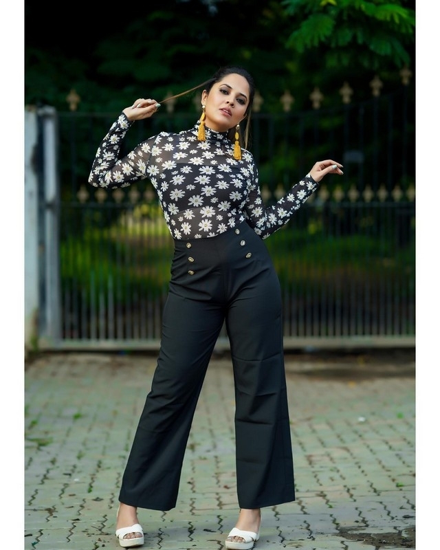 Anasuya Bharadwaj Photos - 7 / 13 photos