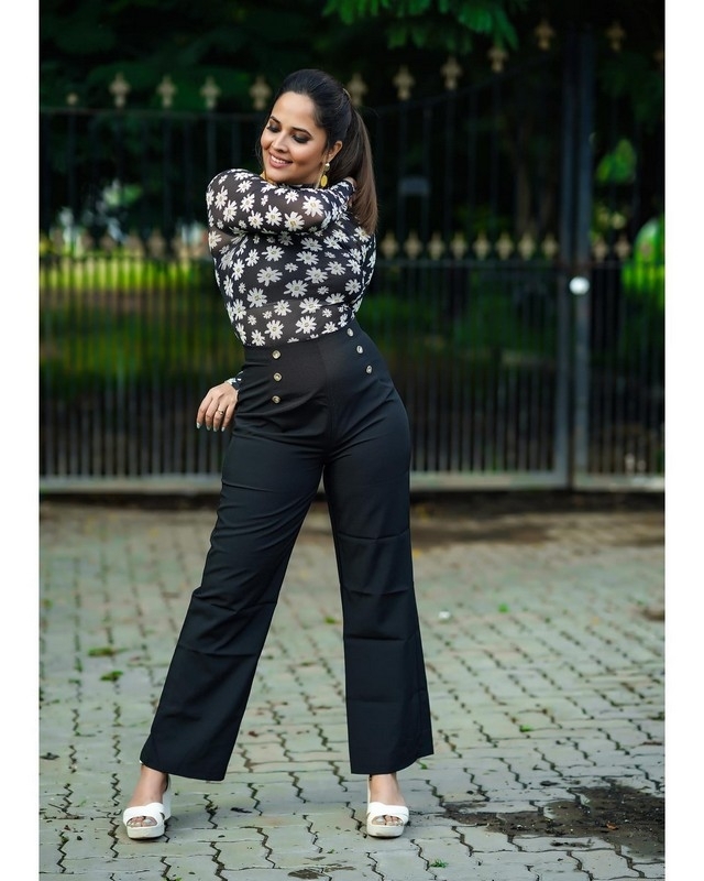 Anasuya Bharadwaj Photos - 12 / 13 photos