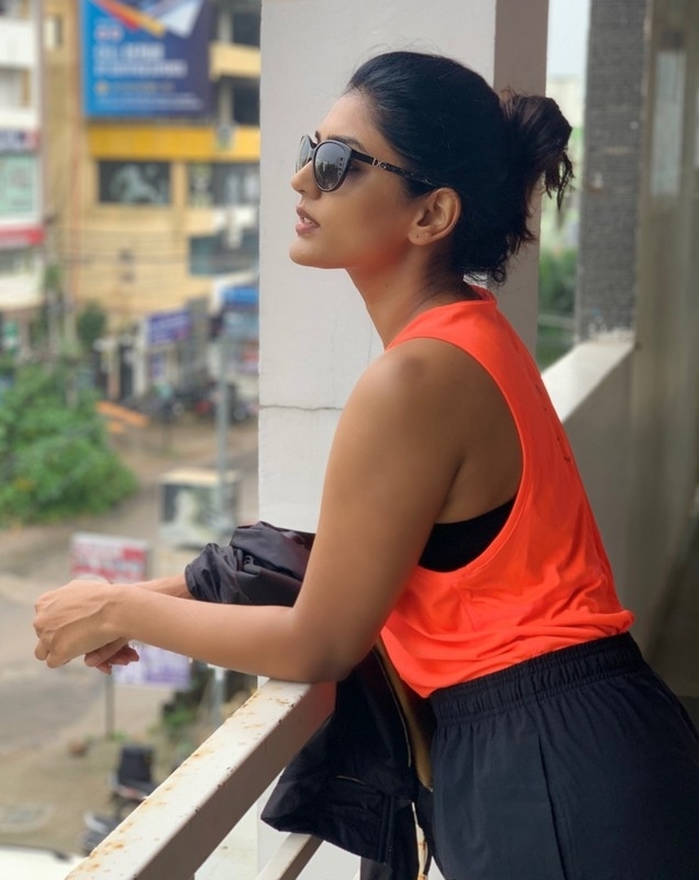 Eesha Rebba Photos - 1 / 4 photos