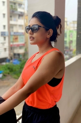 Eesha Rebba Photos - 3 of 4