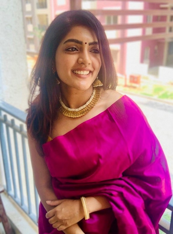 Eesha Rebba Photos - 1 / 4 photos