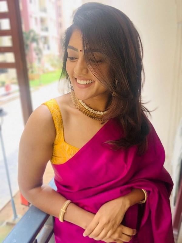 Eesha Rebba Photos - 2 / 4 photos