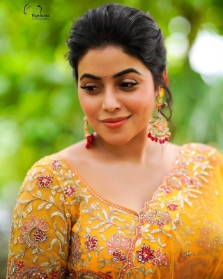 Poorna New Pics - 5 of 9