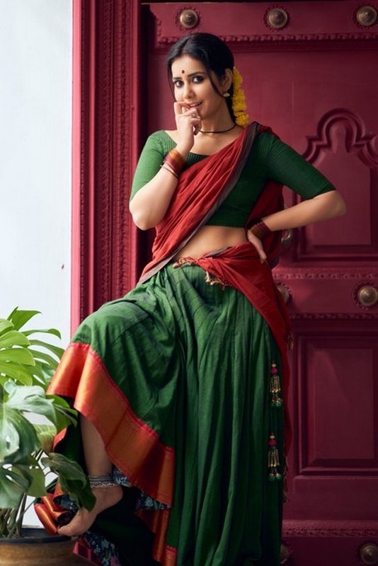 Rashi Khanna Photos - 1 / 4 photos