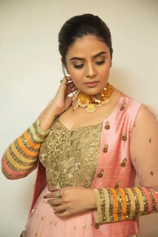 Sreemukhi Photos - 5 / 5 photos