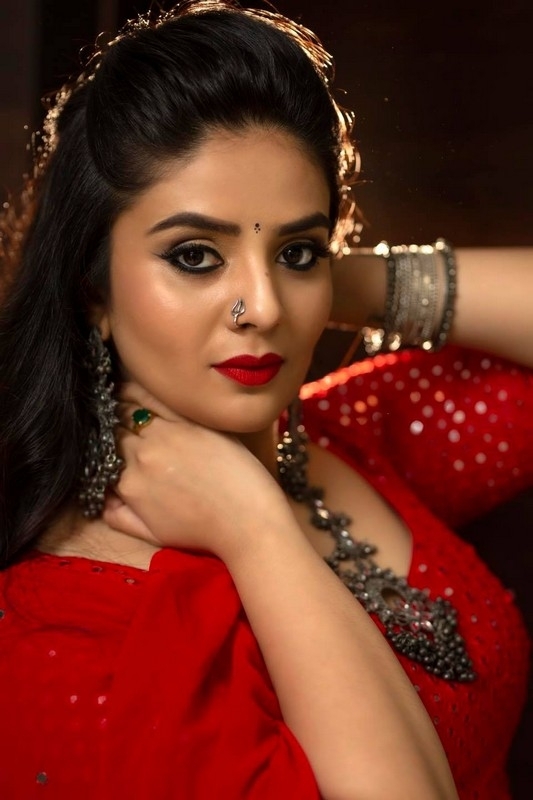 Sreemukhi Stills - 8 / 10 photos