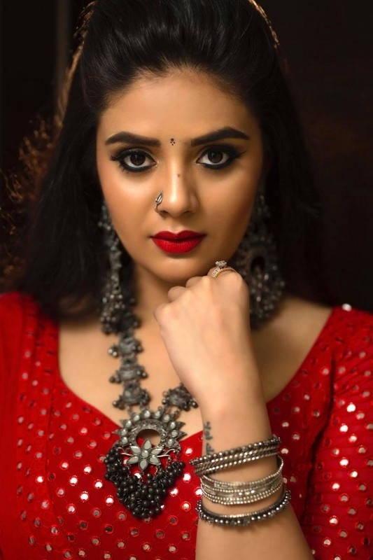 Sreemukhi Stills - 9 / 10 photos