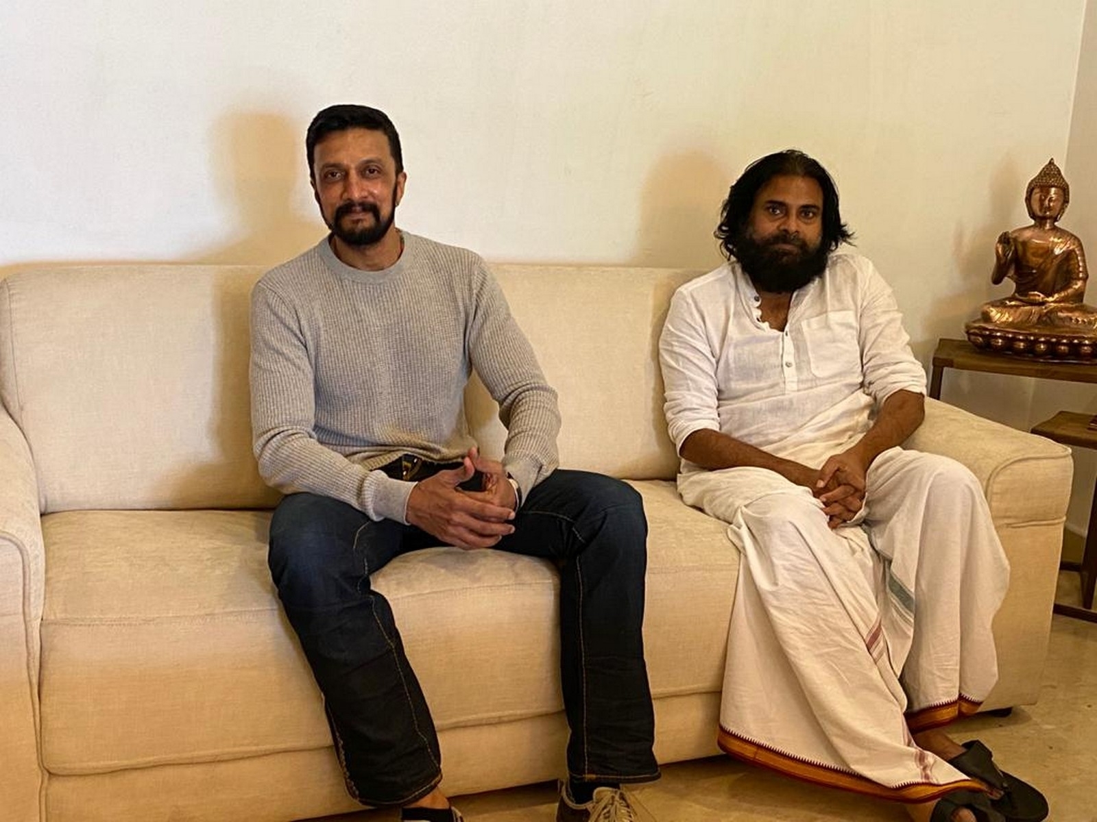 Kichcha Sudeep meets Pawan Kalyan - 1 / 8 photos