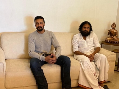 Kichcha Sudeep meets Pawan Kalyan - 2 of 8