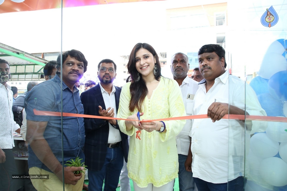 Mannara Chopra Inaugurated 55th Cellbay Multi Brand Mobile Store - 5 / 15 photos