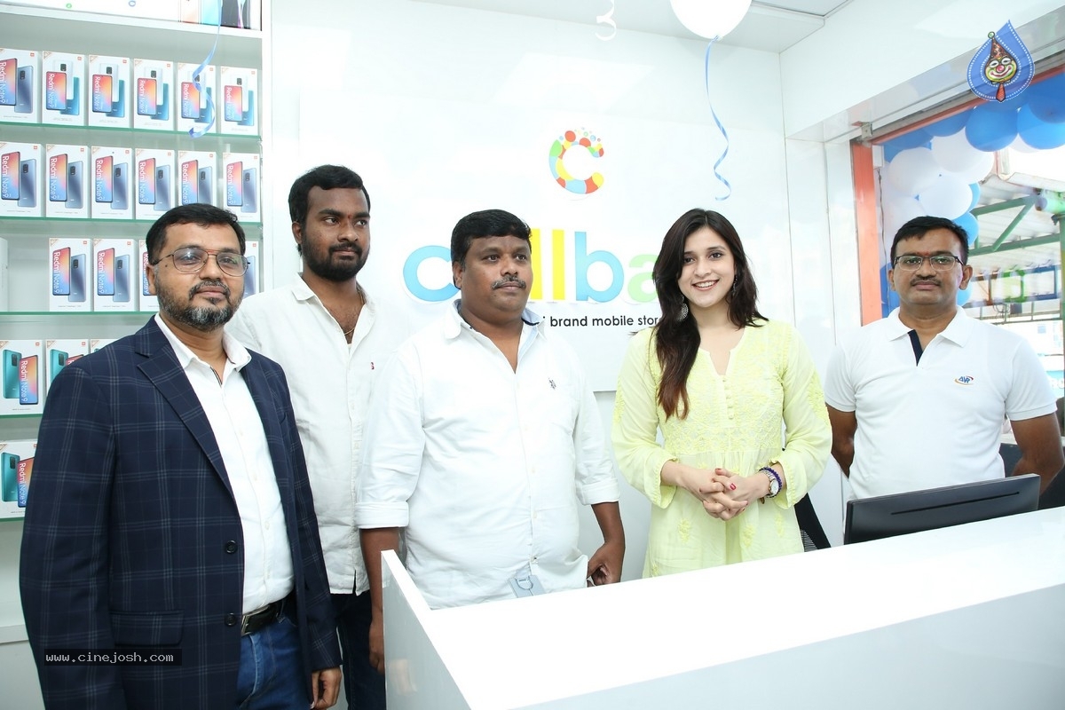 Mannara Chopra Inaugurated 55th Cellbay Multi Brand Mobile Store - 7 / 15 photos