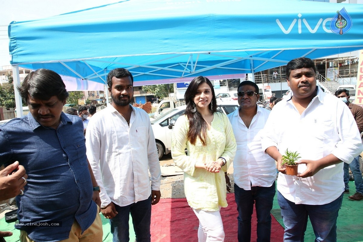 Mannara Chopra Inaugurated 55th Cellbay Multi Brand Mobile Store - 15 / 15 photos