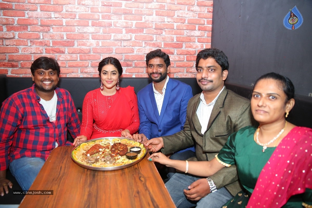 Poorna Inaugurated Gismat Arabic Mandi Restaurant - 10 / 13 photos