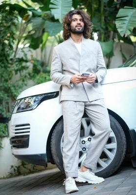 Vijay Deverakonda New Look - 1 of 4