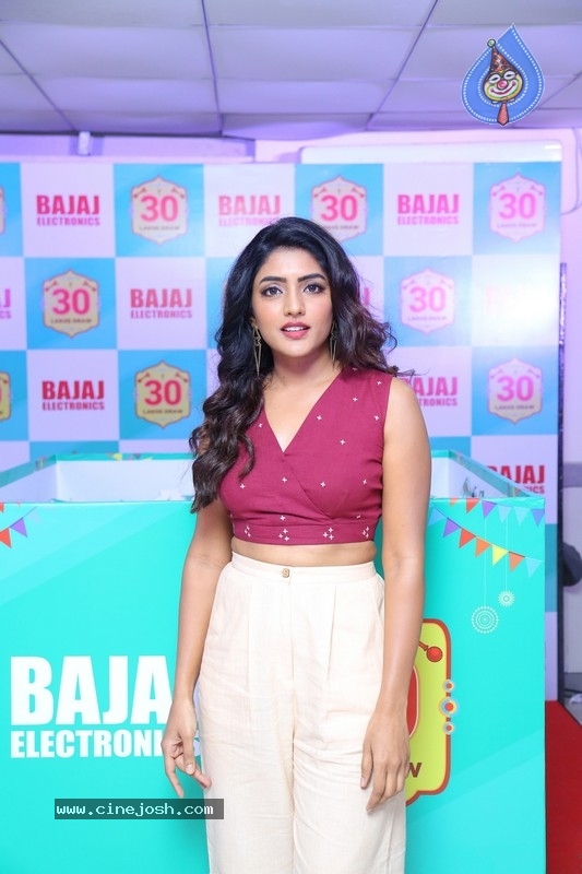 Eesha Rebba Photos - 8 / 13 photos