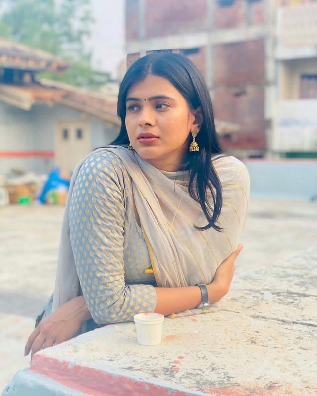 Hebah Patel Photos - 2 / 3 photos