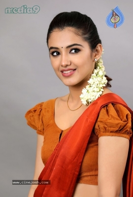 Malavika Sharma Photos - 17 of 21