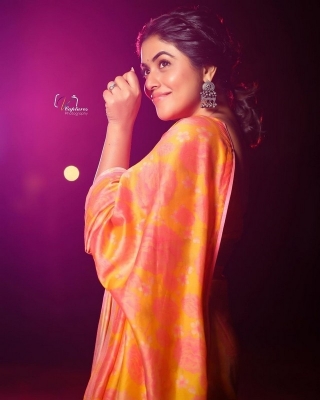 Poorna New Photos - 4 of 8