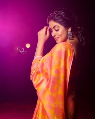 Poorna New Photos - 8 of 8