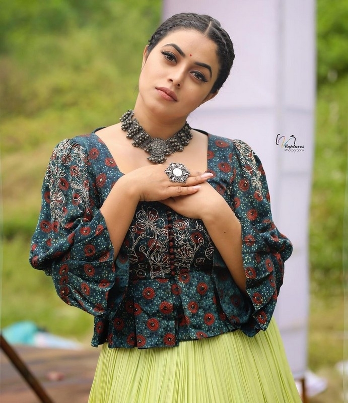 Poorna New Photos - 5 / 10 photos