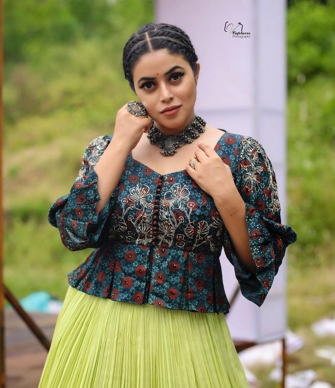 Poorna New Photos - 7 / 10 photos