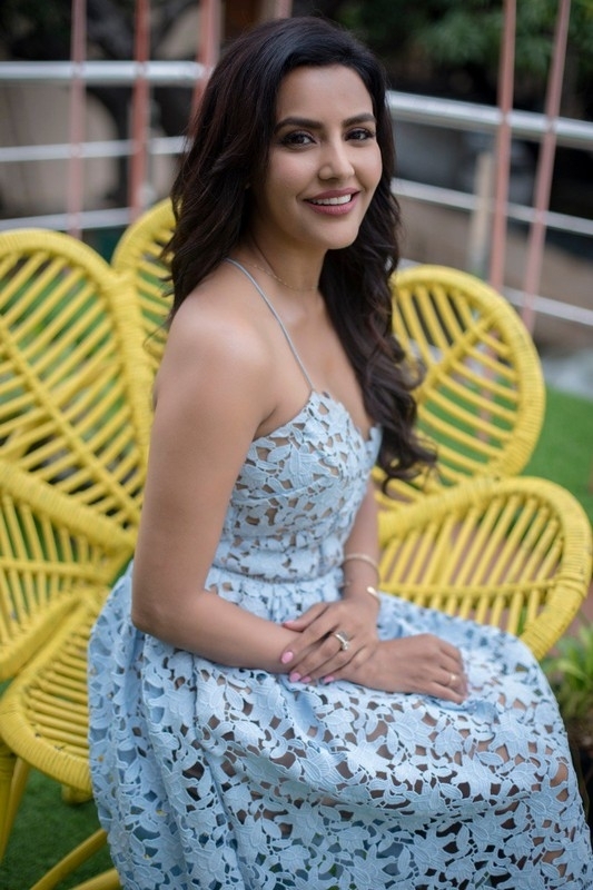 Priya Anand Photos - 2 / 4 photos