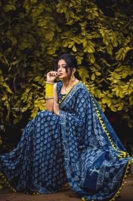 Priya Mani Photos - 1 of 6