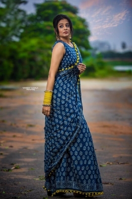 Priya Mani Photos - 4 of 6