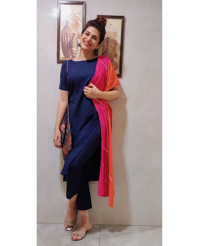 Shraddha Das Pics - 4 / 4 photos