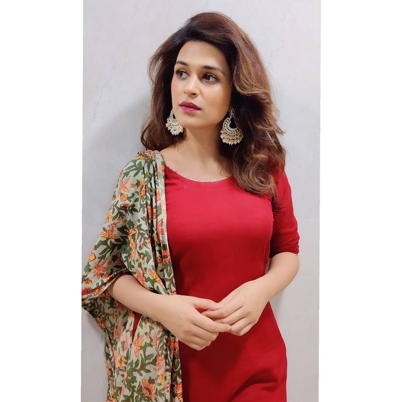 Shraddha Das Pics - 5 / 5 photos