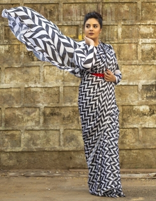 Sreemukhi Photos - 4 of 8
