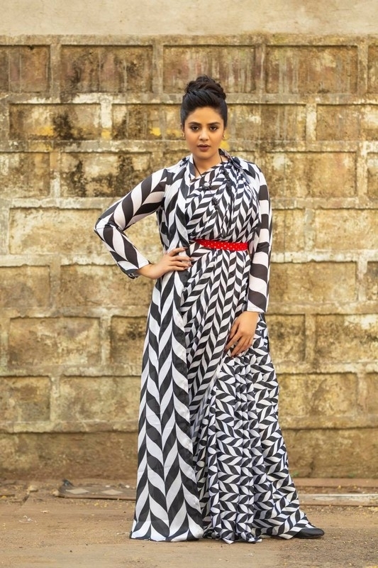 Sreemukhi Photos - 5 / 8 photos