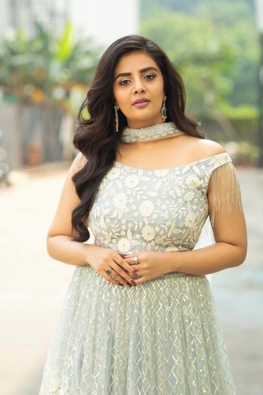 Sreemukhi Photos - 2 / 7 photos