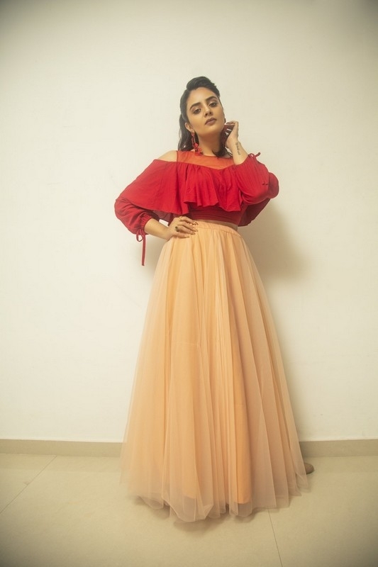 Sreemukhi Photos - 1 / 6 photos