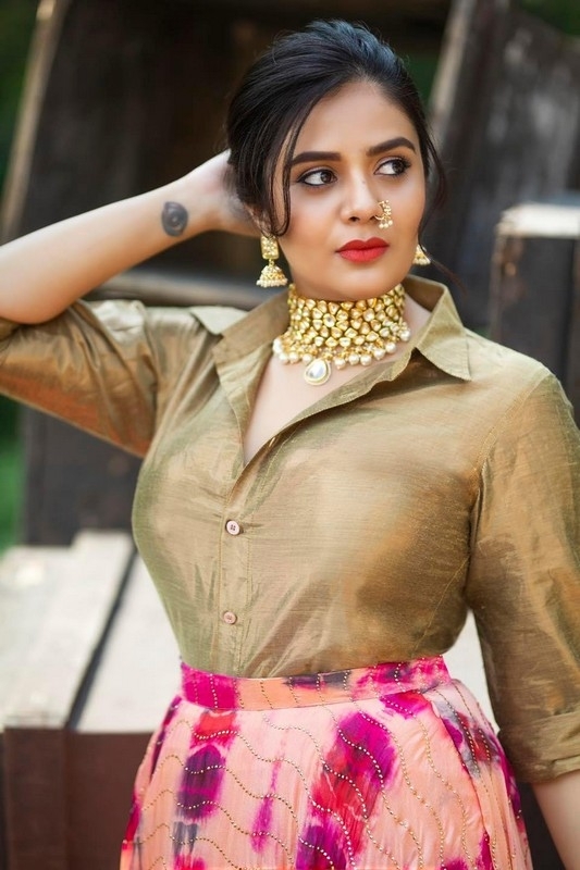 Sreemukhi Photos - 5 / 15 photos