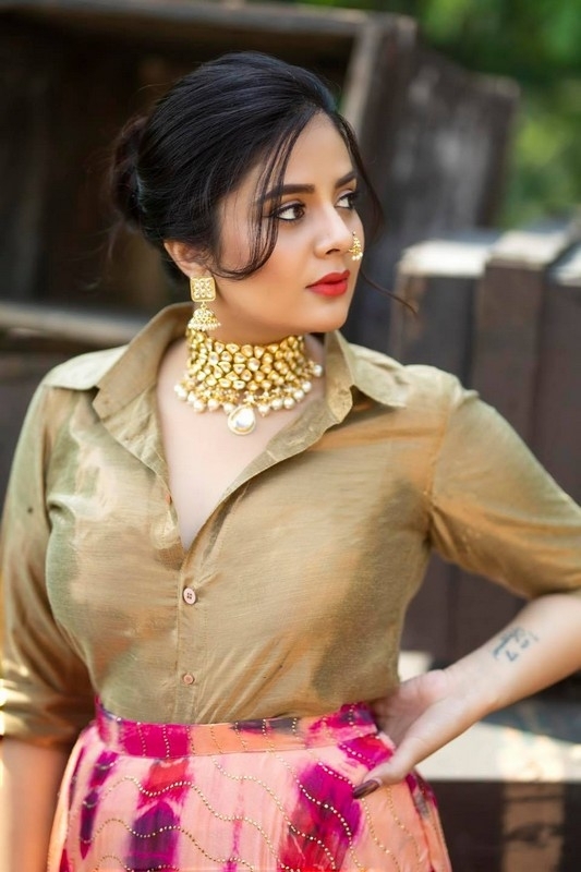 Sreemukhi Photos - 13 / 15 photos