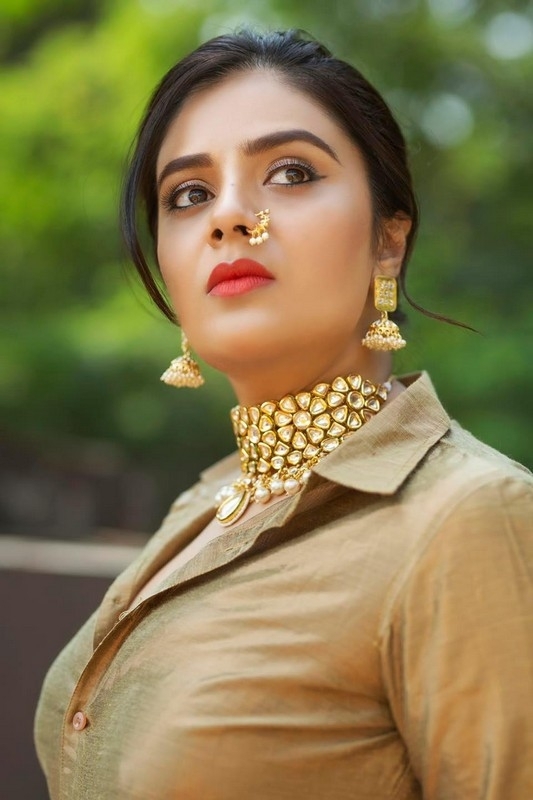 Sreemukhi Photos - 14 / 15 photos