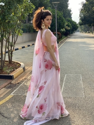 Vedhika New Photos - 1 of 4