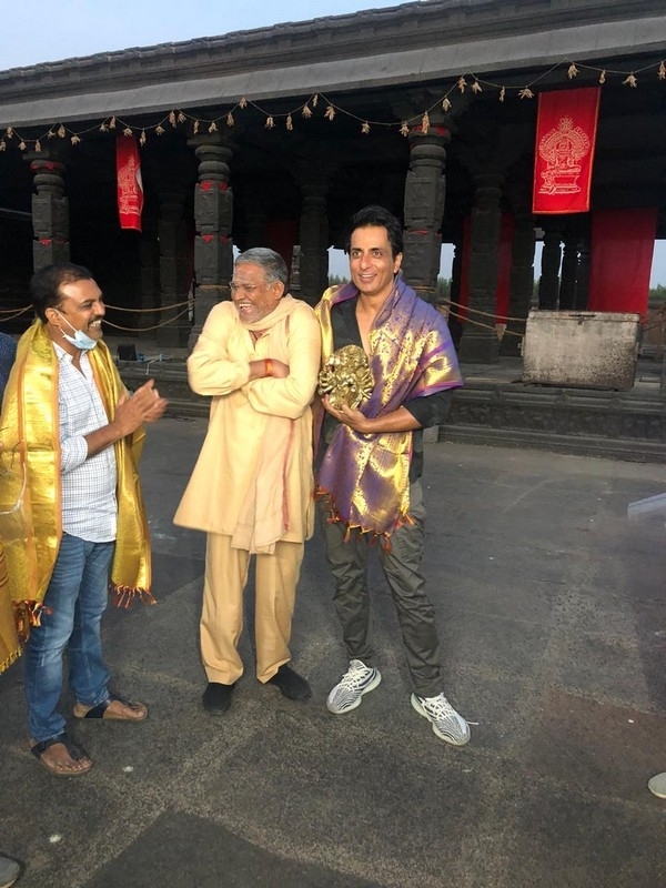 Acharya Movie Team Felicitates Sonu Sood - 1 / 4 photos
