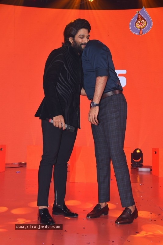 Aha Event An Evening with A Galaxy of Stars Photos - 12 / 42 photos