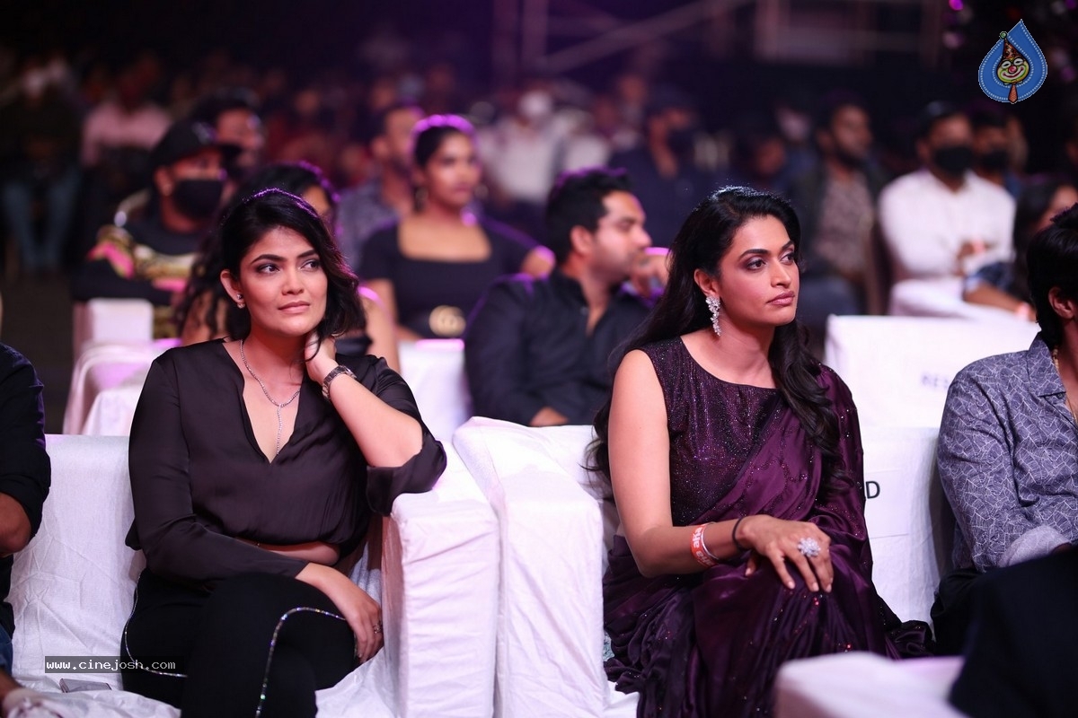 Aha Event An Evening with A Galaxy of Stars Photos - 16 / 42 photos