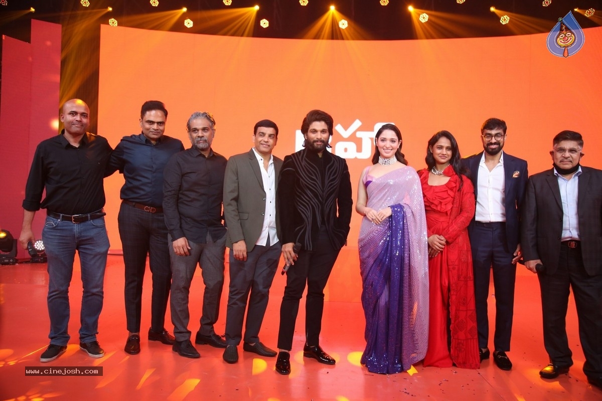 Aha Event An Evening with A Galaxy of Stars Photos - 29 / 42 photos