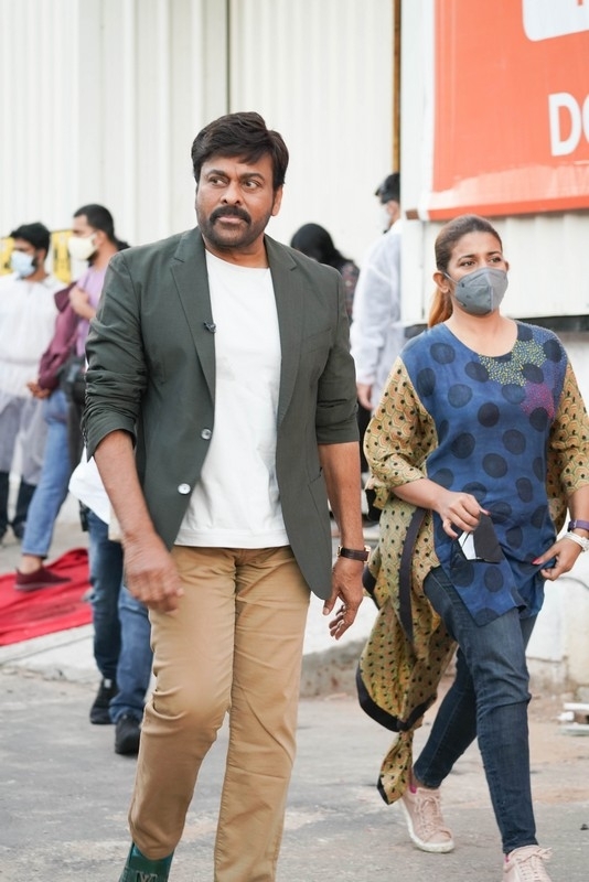 Megastar Chiranjeevi from Sam Jam shoot - 2 / 6 photos